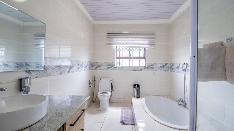7 Bedroom Property for Sale in Mogwase Unit 4 North West